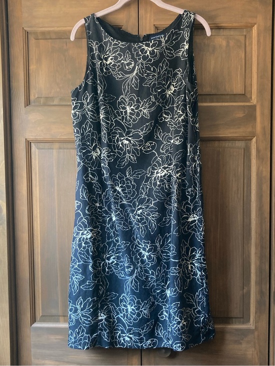 Ann Taylor Dresses & Skirts - Ann Taylor Black & Cream Floral Print Silk Dress 12